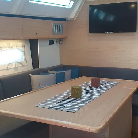 Botel Prestige I